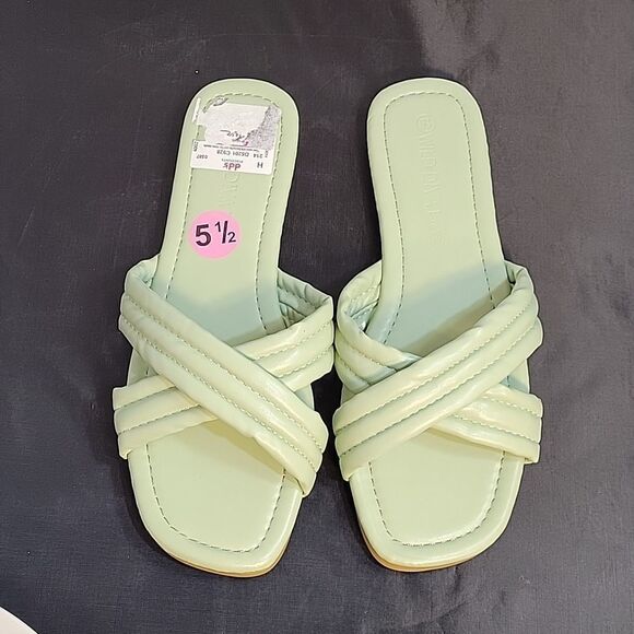 BRAND NEW WILD DIVA LOUNGE IRA CROSSBAND SLIDES SANDAL - Picture 4 of 15